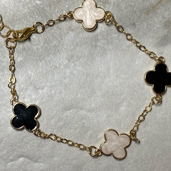 Real 14k gold filled leaf clover bracelet - Picture 5 of 5